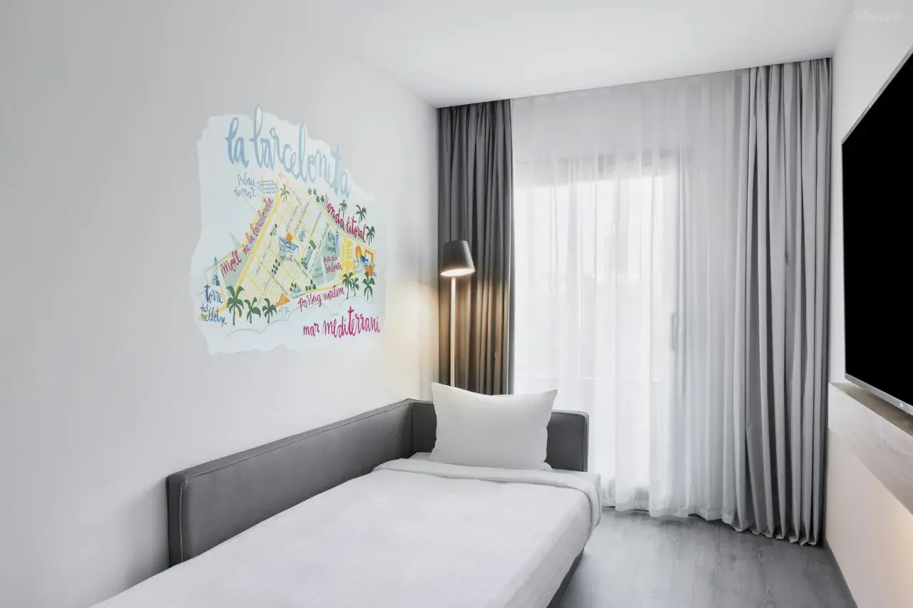 Moxy Triple Twin — Trip.com listing photograph